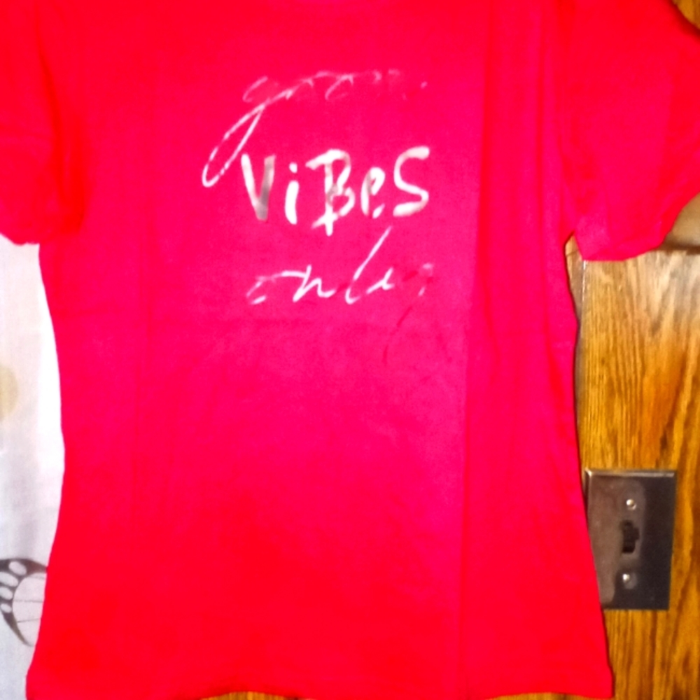 SheIn new t shirt says good vibes medium